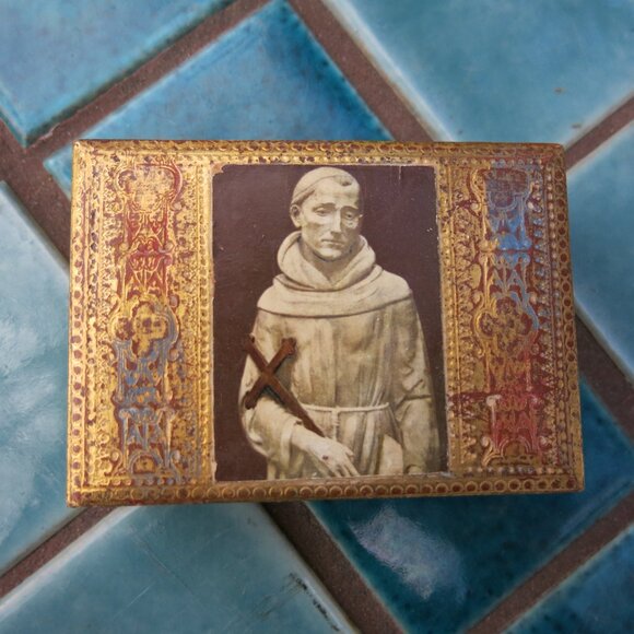 Vintage Italian St. Francis Hand Painted Wood Embossed Trinket Box - Picture 4 of 9